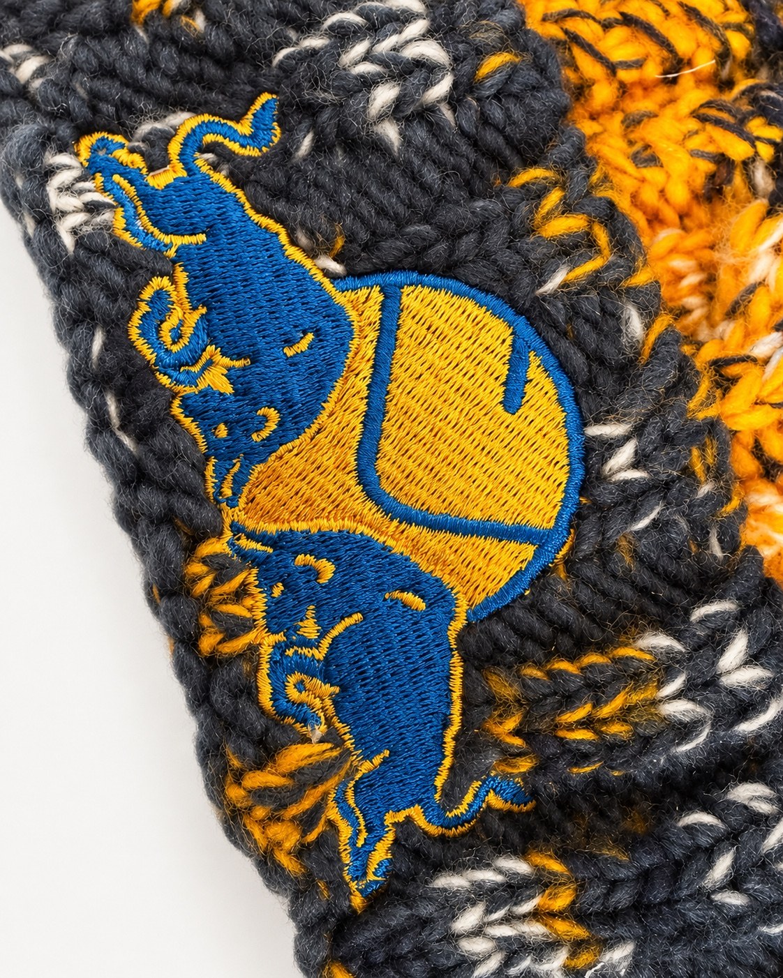 Dirty Leeds® Smiley Red Bull Emblem Speckled Bobble Hat – detail close-up.